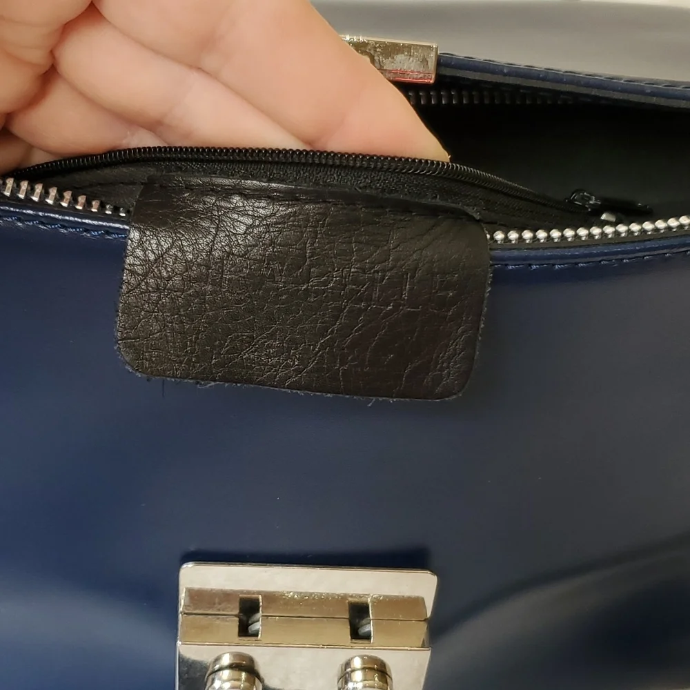Vera Pelle Blue Crossbody Bag - Picture 9 of 11